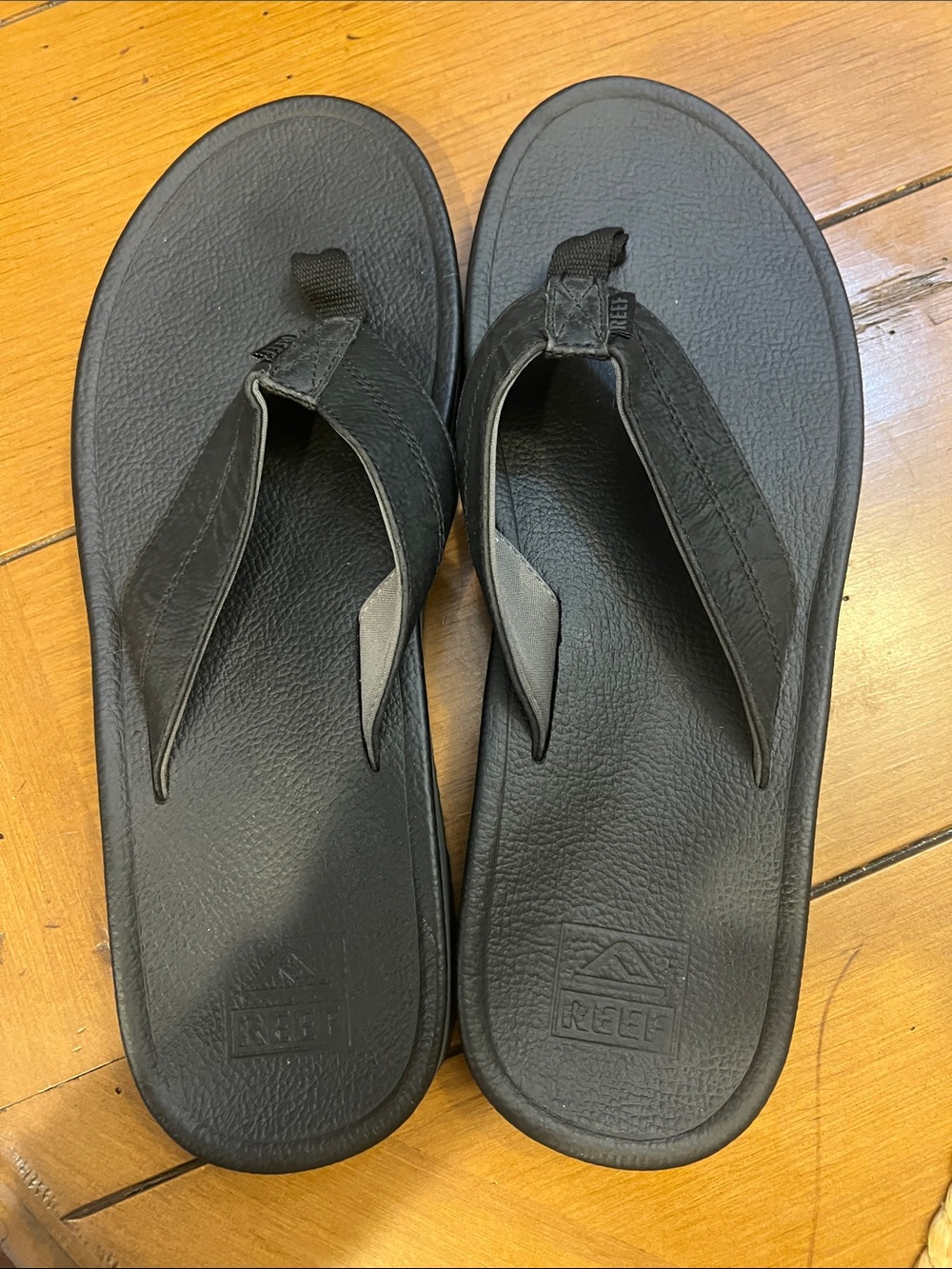 Reef Black Men's Leather Flip Flops size 12 . Never worn
